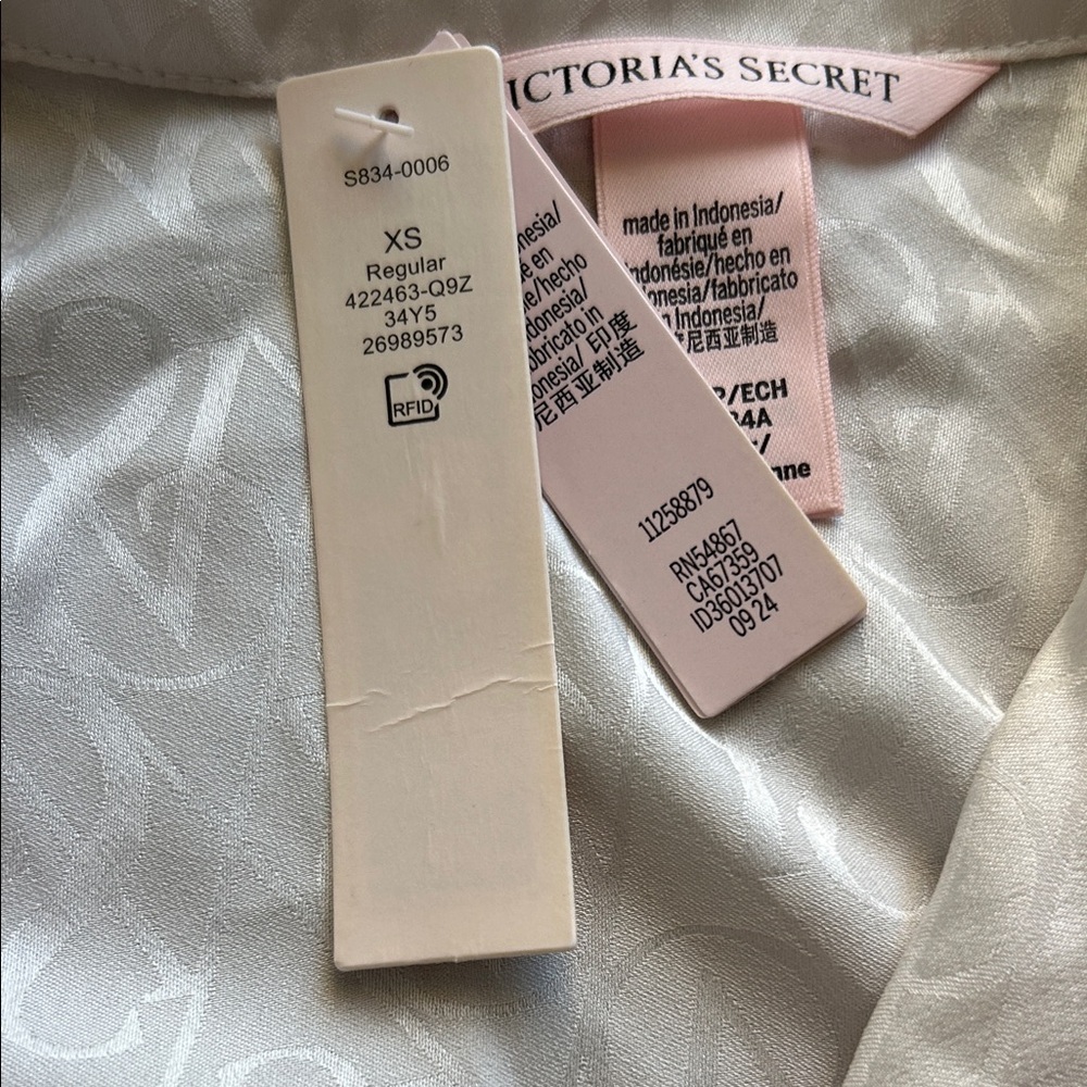 NWT Victoria’s Secret Cream and Pink Signature Pajama Set - Picture 5 of 13